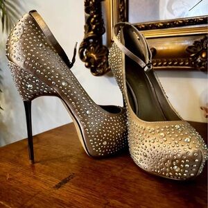 Gorgeous Sparkly Champagne Aldo Stiletto Heels - Fit for a princess!
